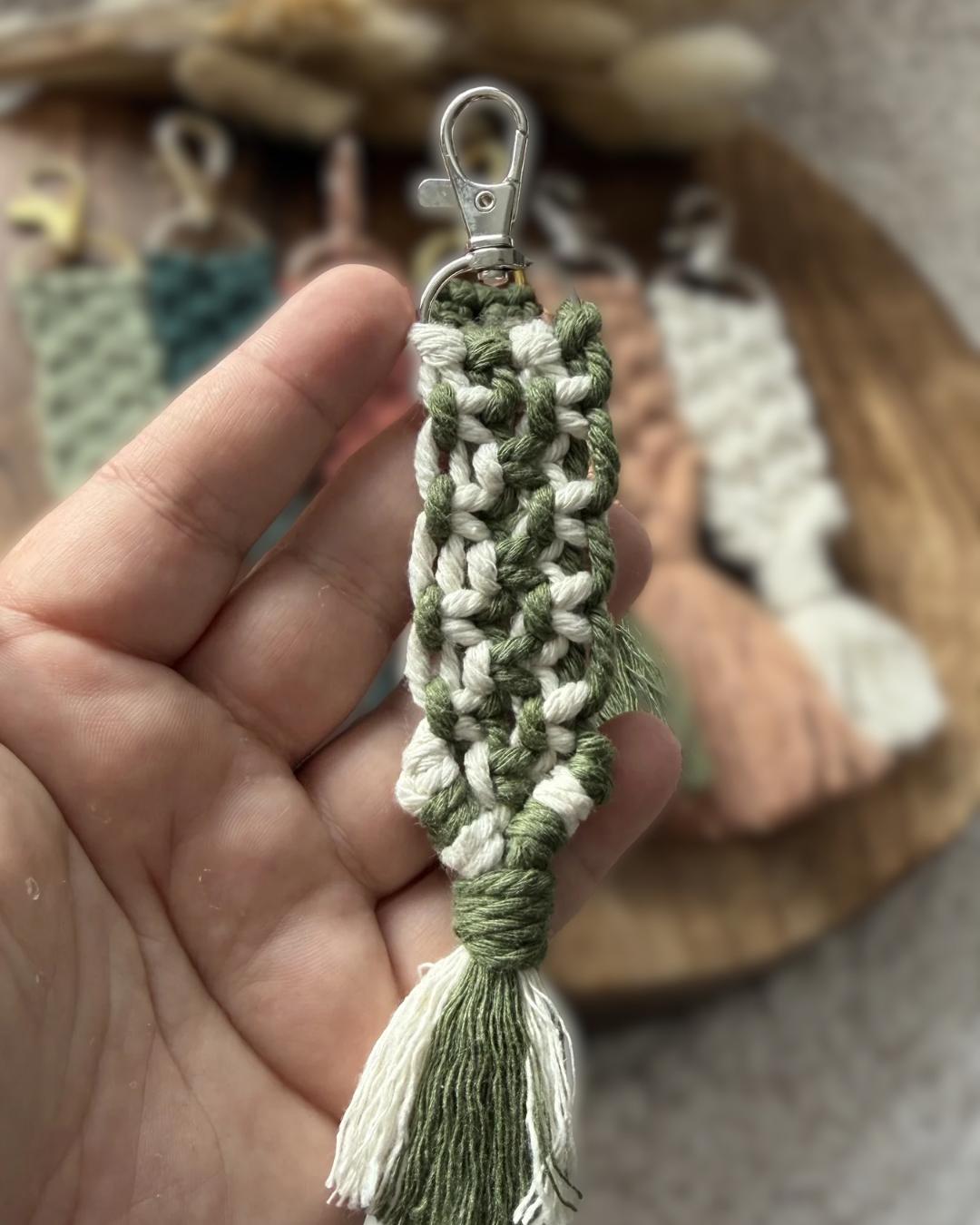 Porte-clés plat en macramé – Fait main