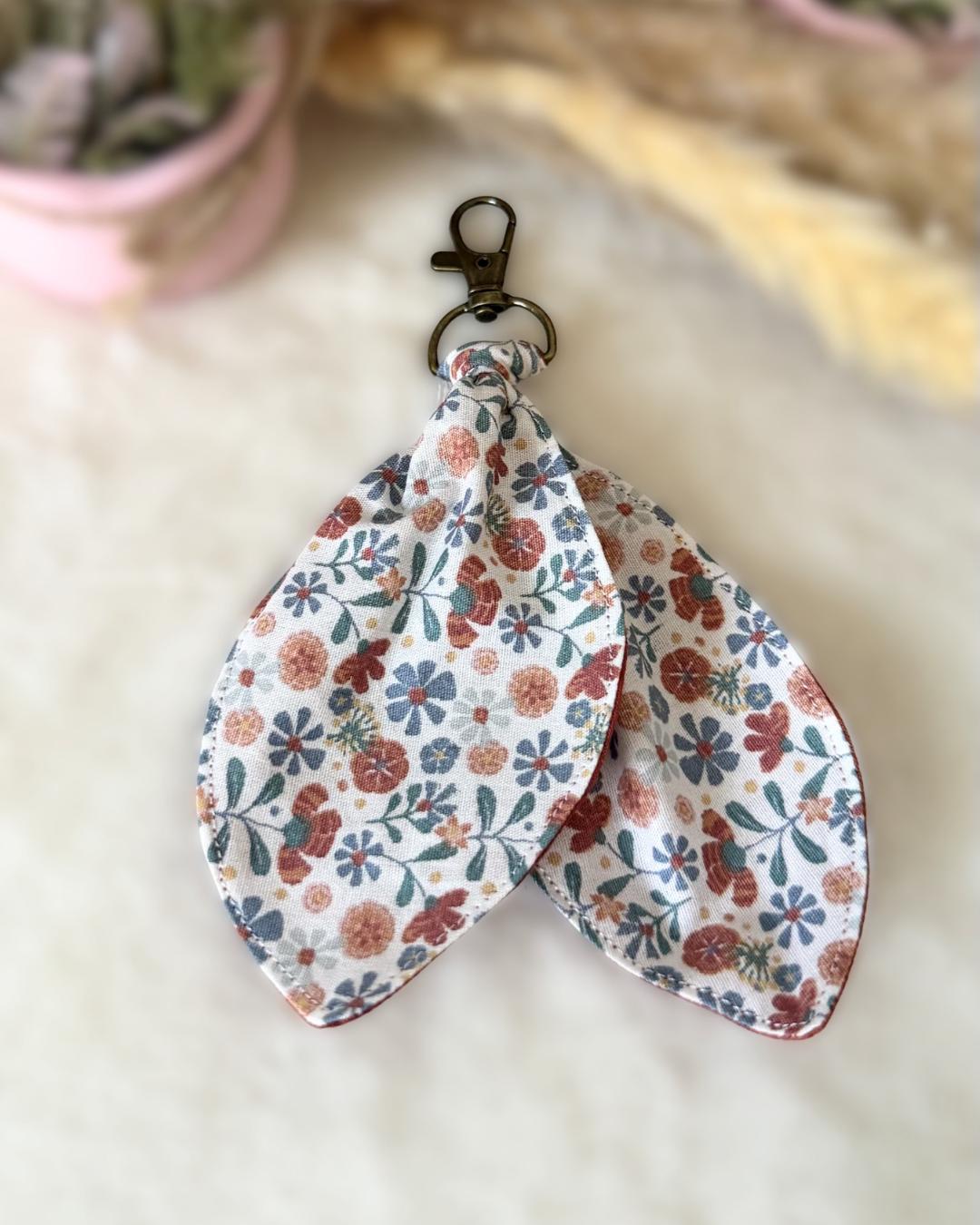 Porte-clés noué en tissu – Création artisanale