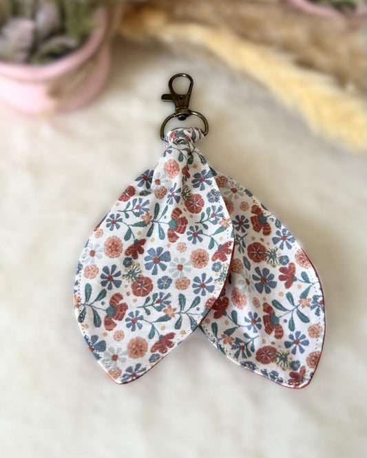 Porte-clés noué en tissu – Création artisanale