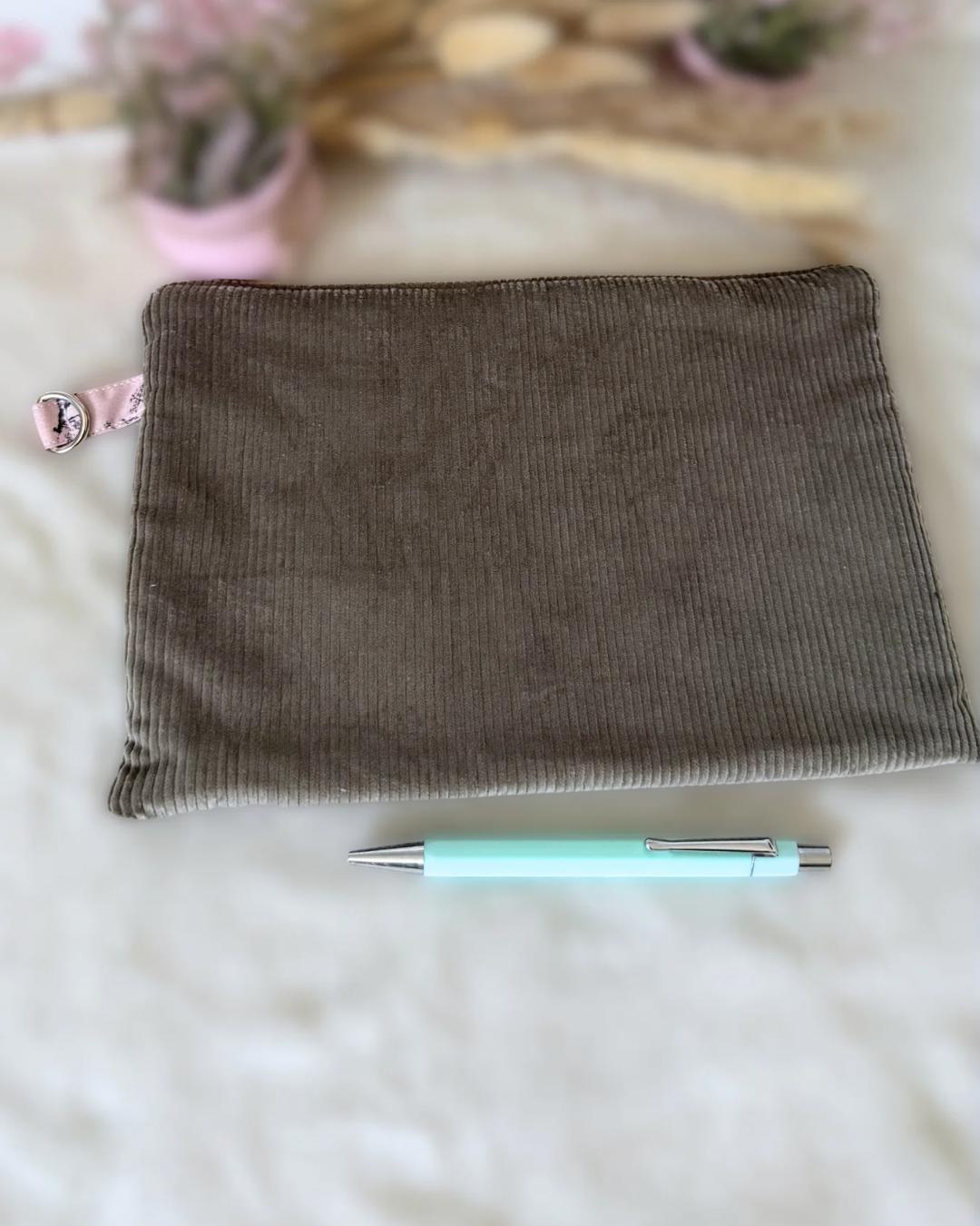 Pochette plate artisanale – Taille L