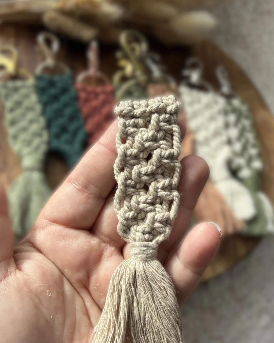 Porte-clés plat en macramé – Fait main
