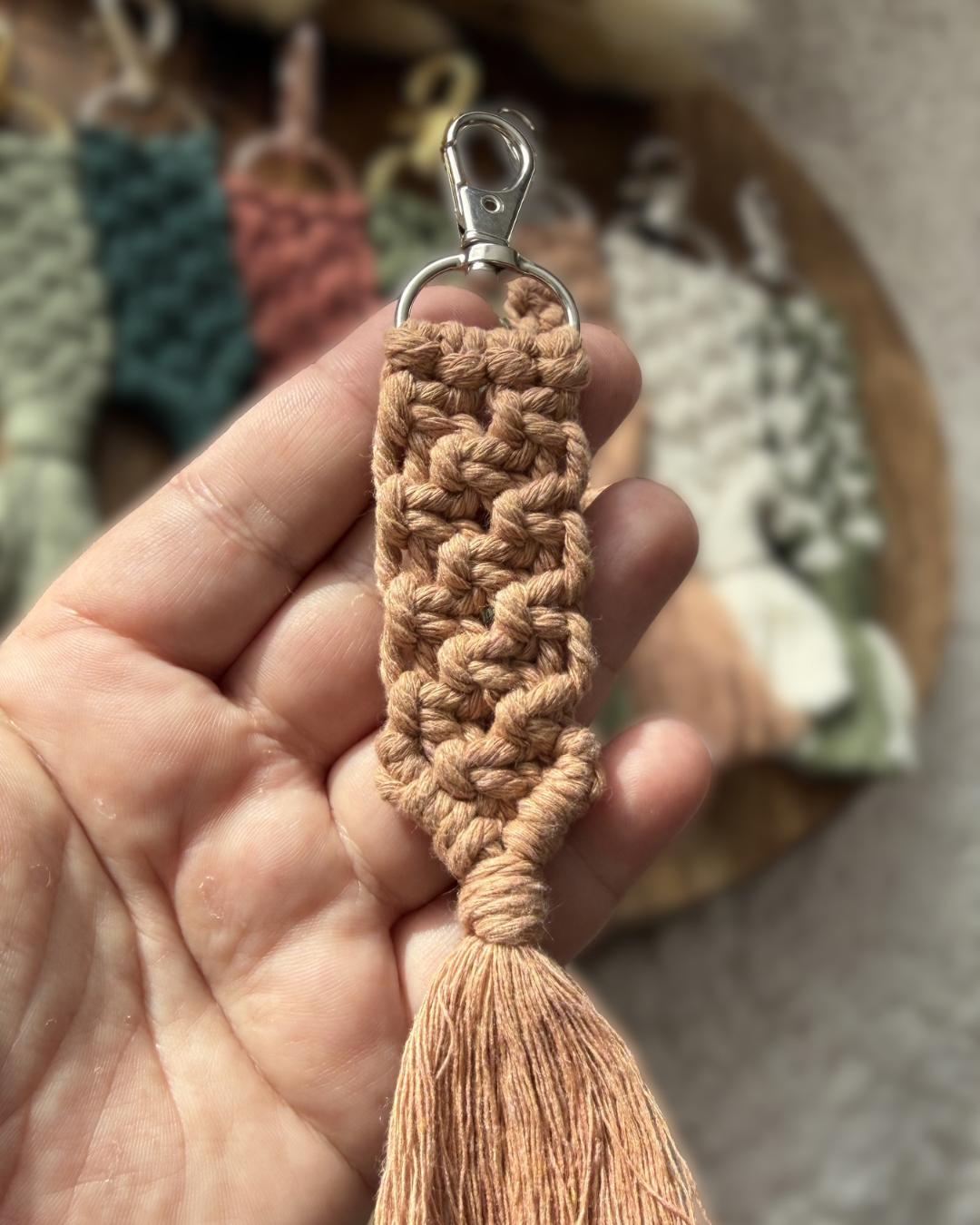 Porte-clés plat en macramé – Fait main