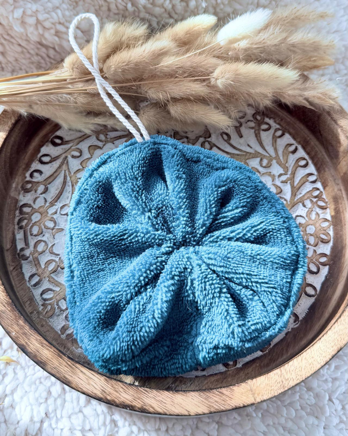Fleur de douche artisanale en éponge de bambou