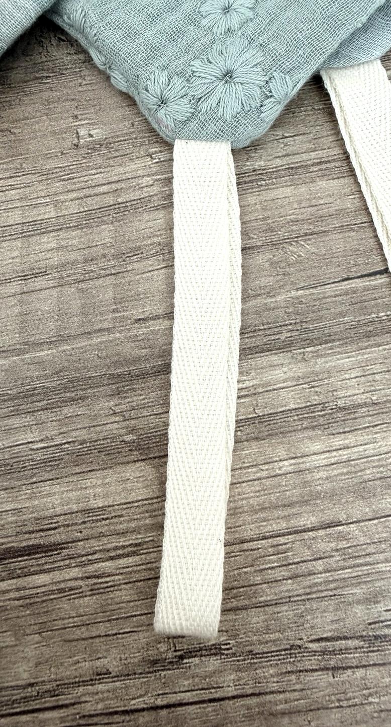 Carré Câlin Premium Vert Sauge – Vichy ou Fleurs brodées | Fait main