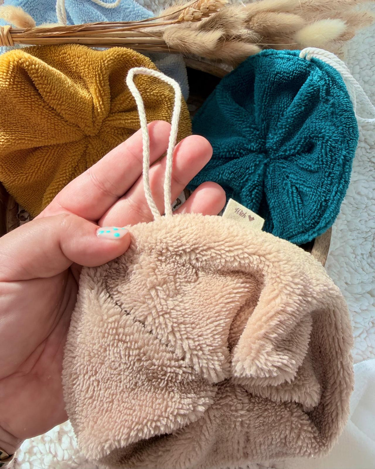 Fleur de douche artisanale en éponge de bambou
