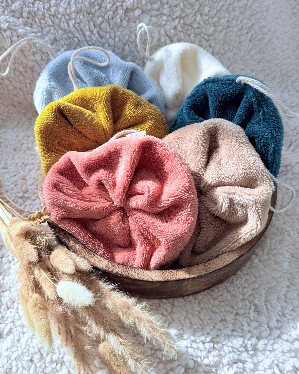 Fleur de douche artisanale en éponge de bambou
