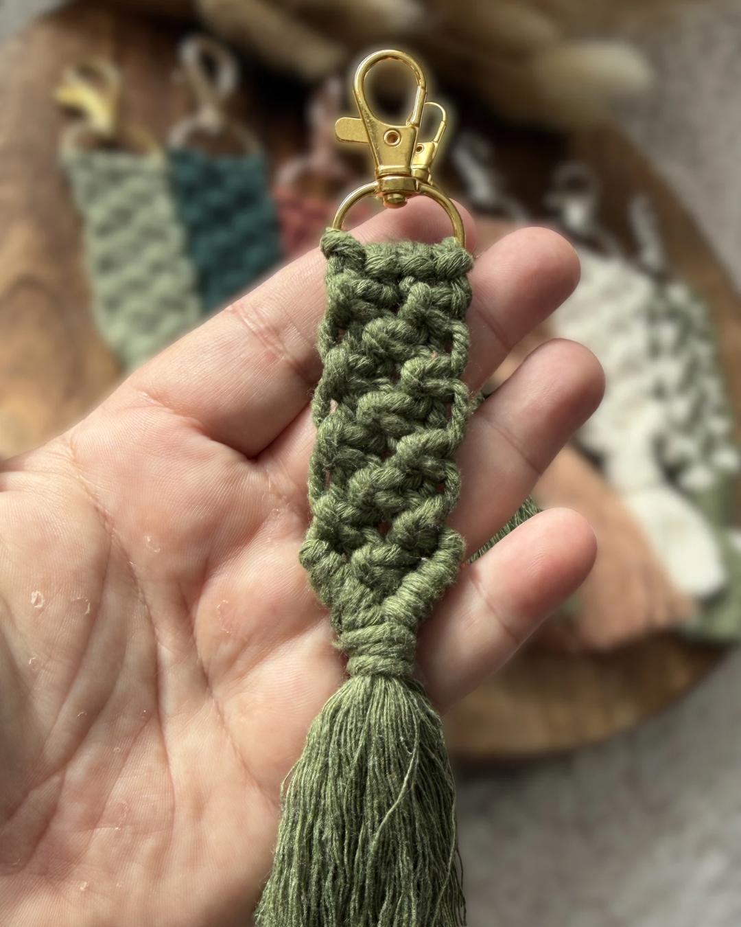 Porte-clés plat en macramé – Fait main