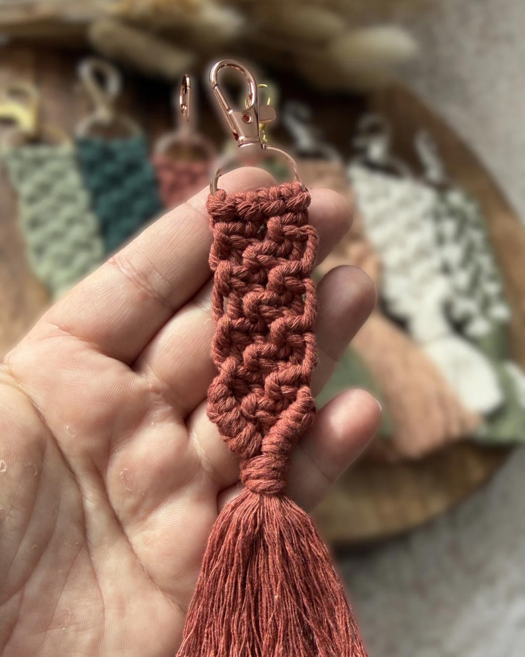 Porte-clés plat en macramé – Fait main