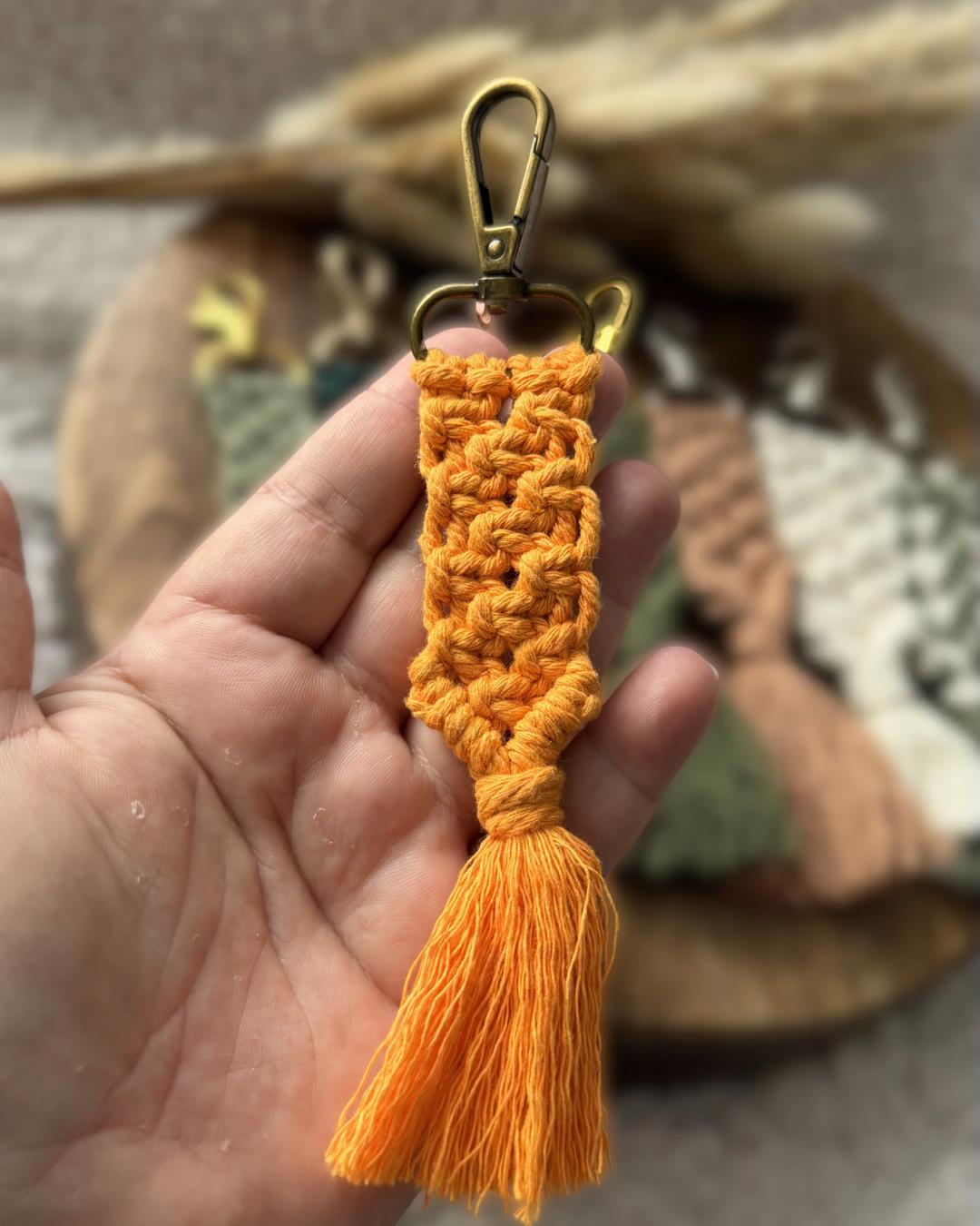 Porte-clés plat en macramé – Fait main