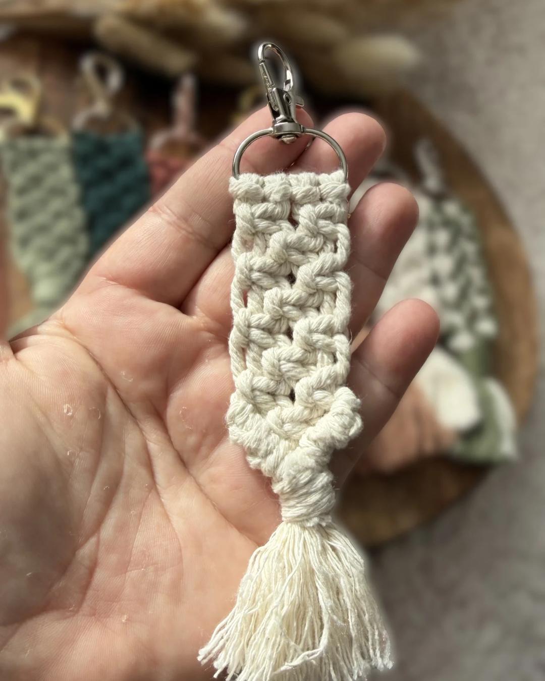 Porte-clés plat en macramé – Fait main