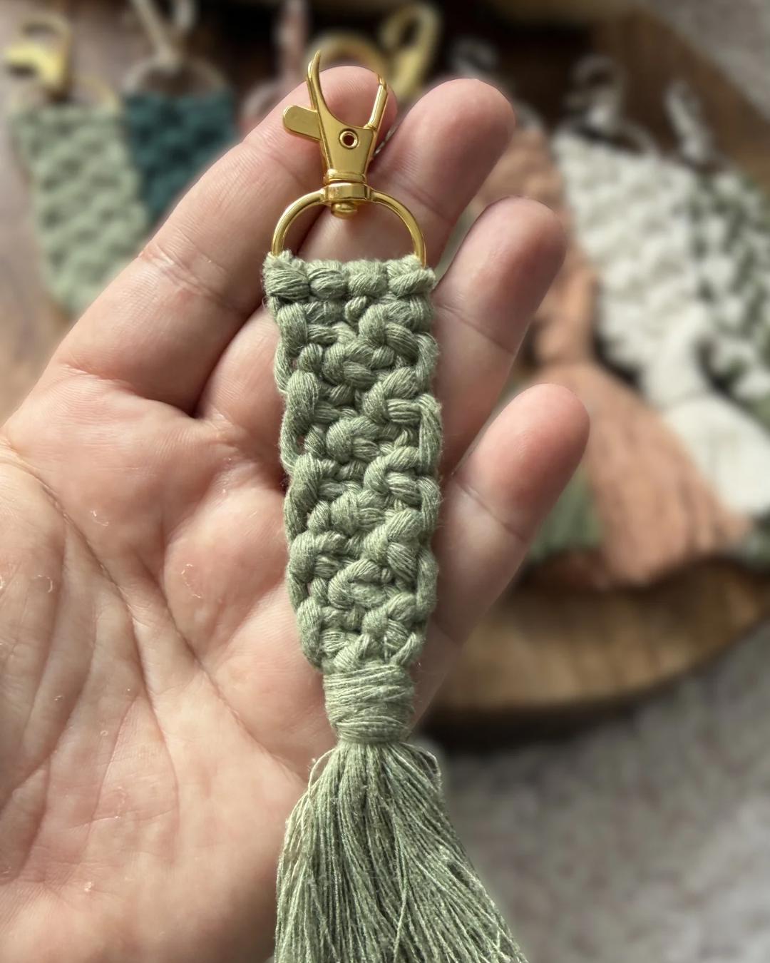 Porte-clés plat en macramé – Fait main