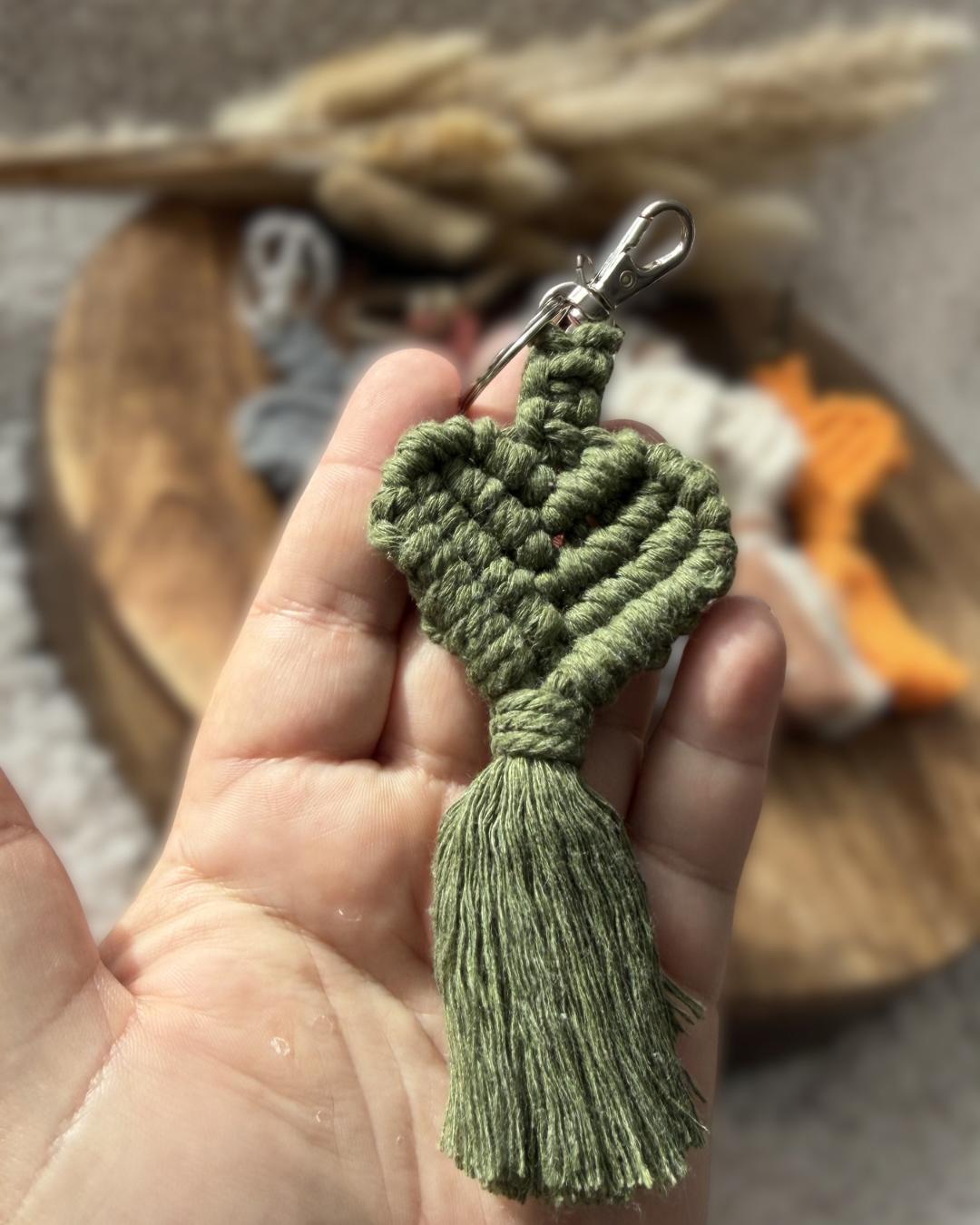 Porte-clé cœur en macramé