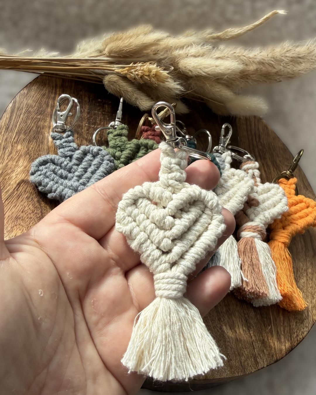 Porte-clé cœur en macramé
