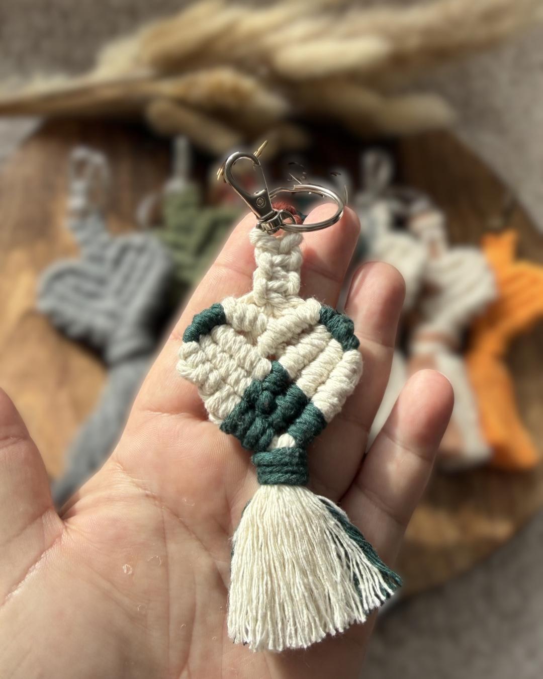 Porte-clé cœur en macramé